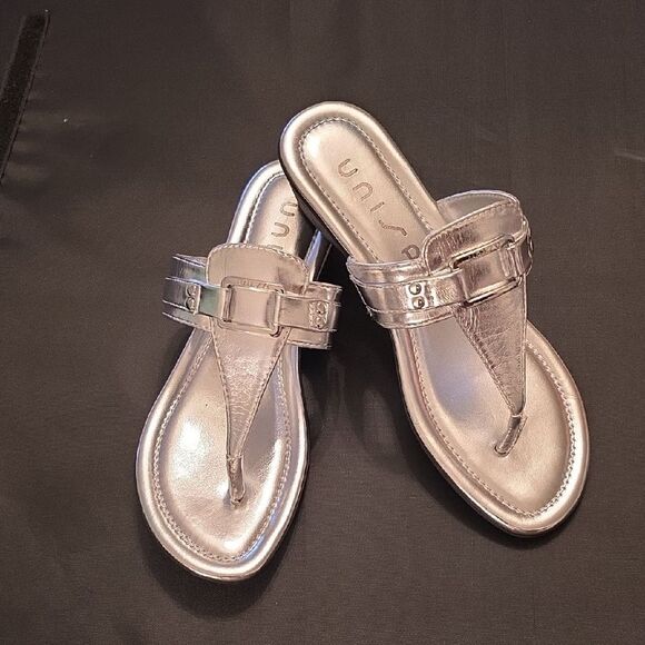 BRAND NEW UNISA METALLIC MULE THONG WOMEN'S SANDALD - Picture 4 of 15